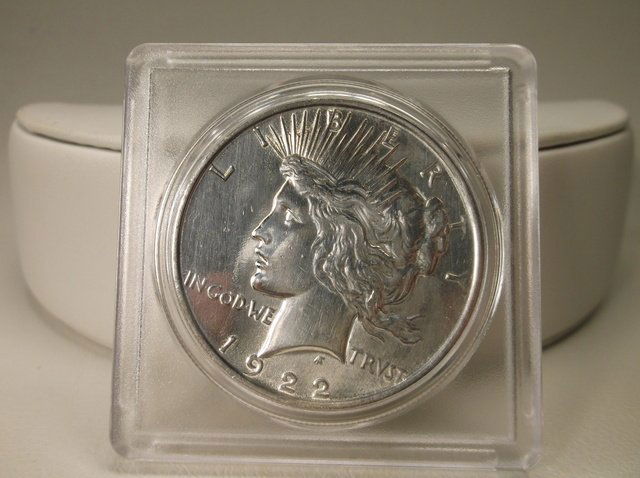 1922 US Silver Peace Dollar (1 of 2)