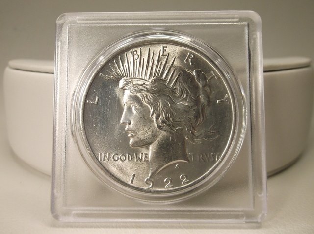 1922 US Silver Peace Dollar (1 of 2)