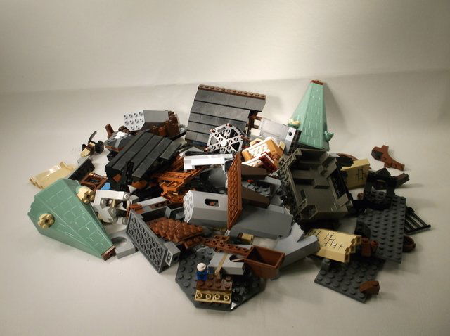 Large Lot of Lego Harry Potter Castle Complete?: .