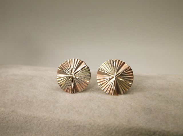 Beautiful 14kt Gold Earrings JJ w backings (1 of 1)