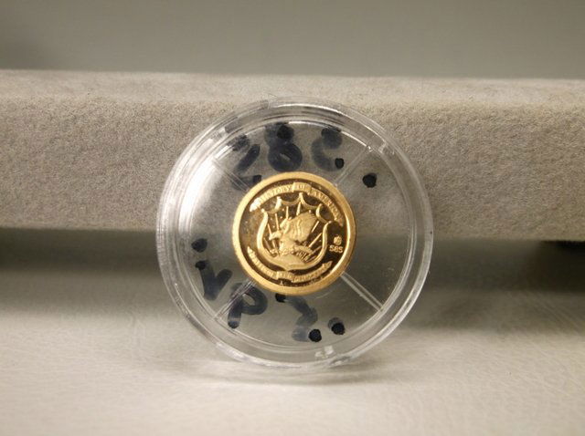 Beautiful 14kt Gold Declaration Independence Coin (1 of 2)