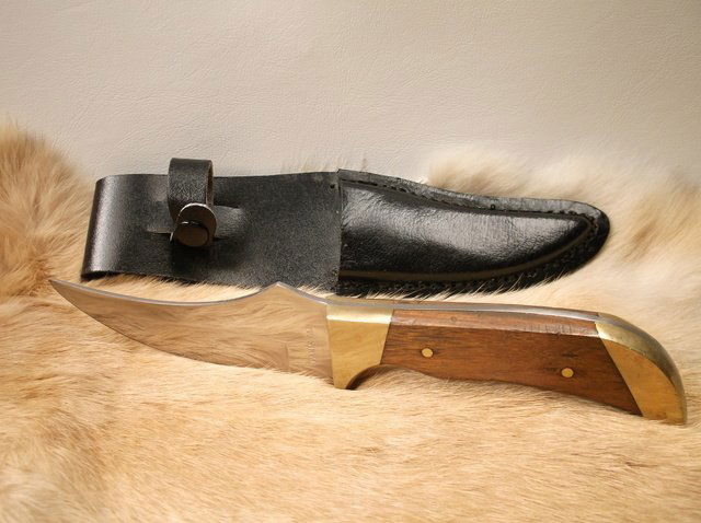 Nice Skinning Knife With Sheath (1 of 1)