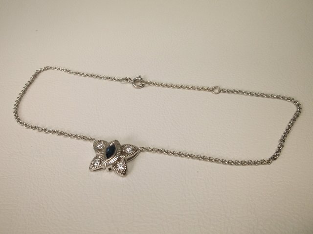 Beautiful Sterling Silver Topaz Anklet: .