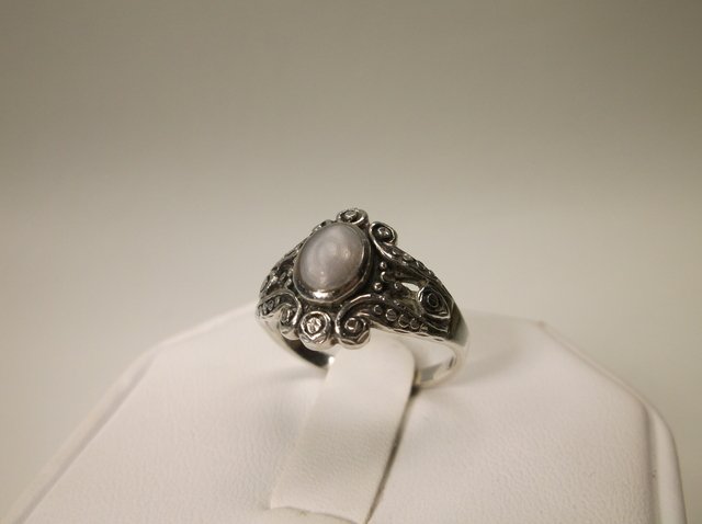 Beautiful Sterling Silver MOP Ring 7 (1 of 1)