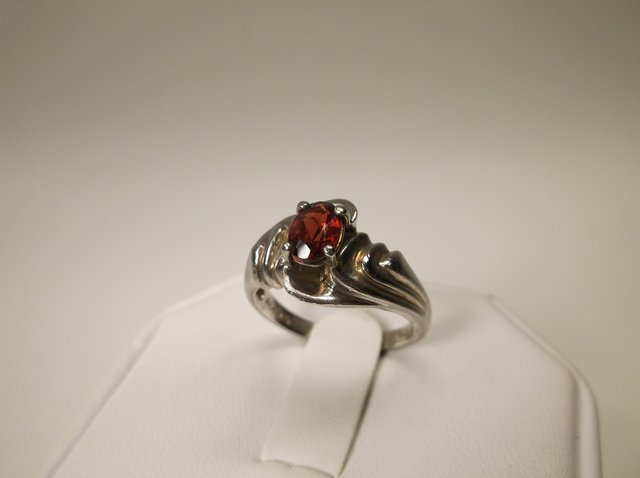 Beautiful Sterling Silver Garnet Ring 7 (1 of 1)