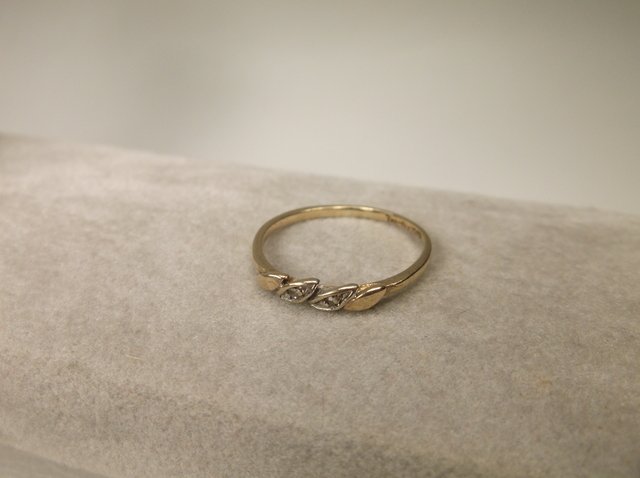 Beautiful 10kt Gold Genuine Diamond Ring 4 (1 of 1)