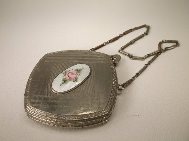 Antique Enameled Art Nouveau Compact: .