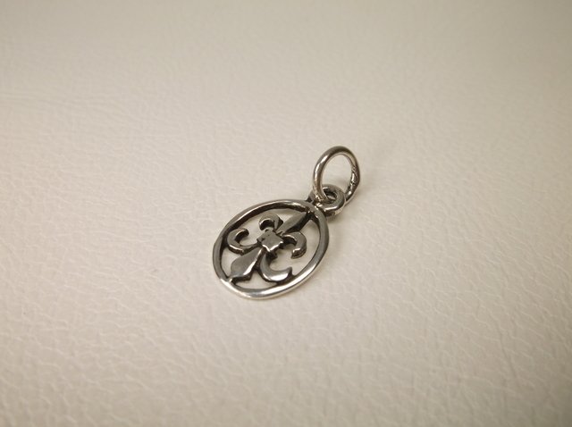 Beautiful Sterling Silver Fleur De lis Charm (1 of 1)