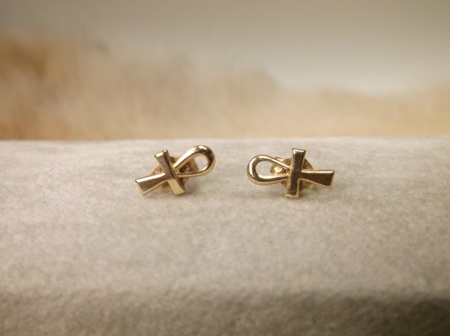 Beautiful 14kt Gold Cross Earrings w Backings (1 of 1)