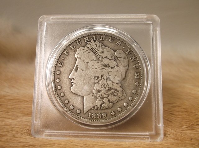 1889 O US Silver Morgan Dollar (1 of 2)