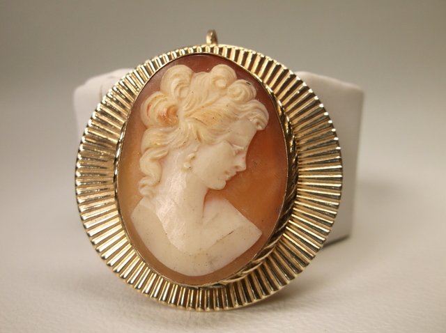 Beautiful Antique 12kt GF Van Dell Cameo Brooch (1 of 2)