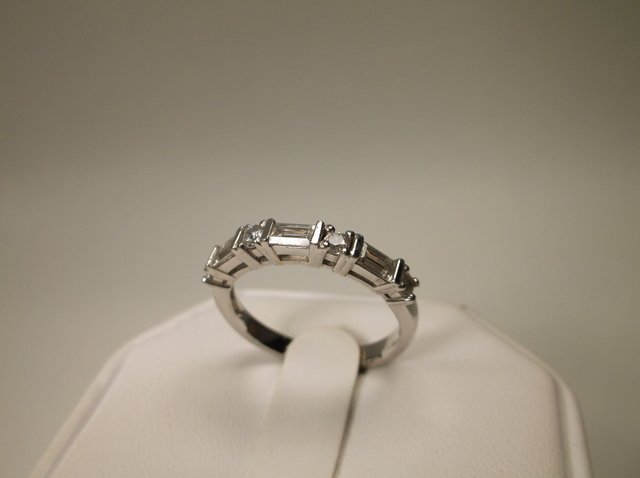 Beautiful Sterling Silver CZ Ring 8 (1 of 1)