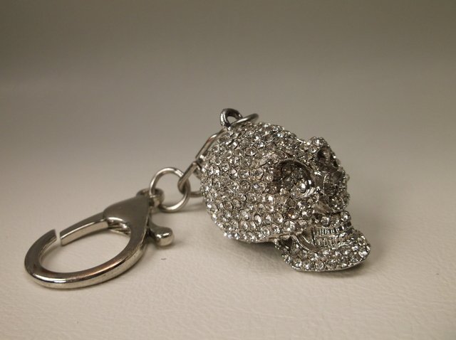 Beautiful Rhinestone Skull Keychain: .