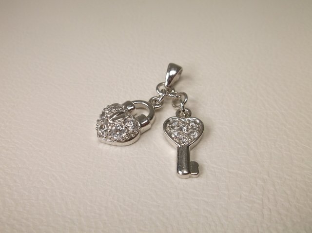 Beautiful Sterling Silver Lock & Key Charm (1 of 1)