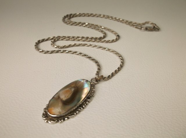 Beautiful Antique Sterling Silver Abalone Necklace: .