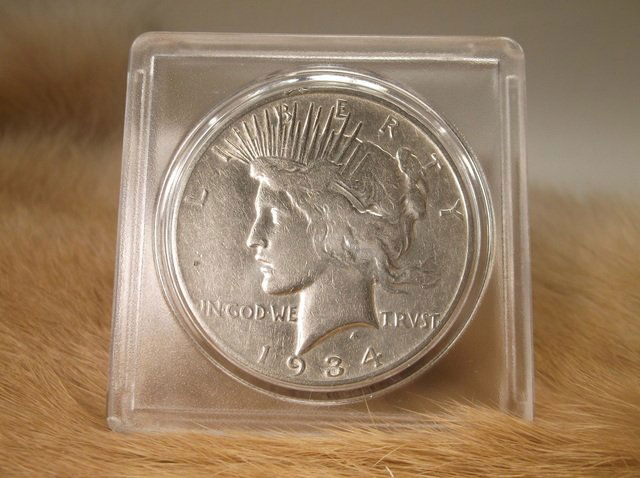 1934 S US Silver Peace Dollar (1 of 2)