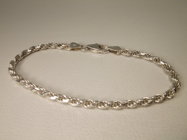 Beautiful Heavy Sterling Silver Chain Bracelet: .