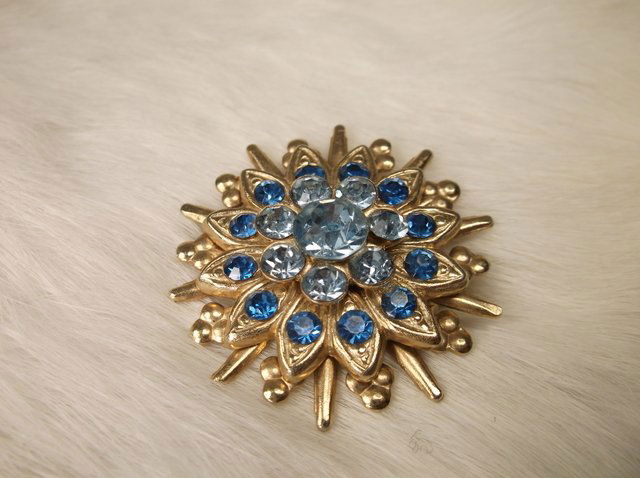 Beautiful Antique Rhinestone Brooch (1 of 1)
