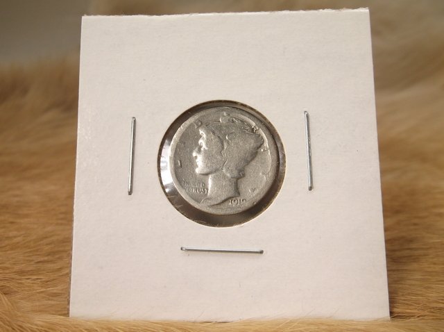 1919 S US Silver Mercury Dime (1 of 1)