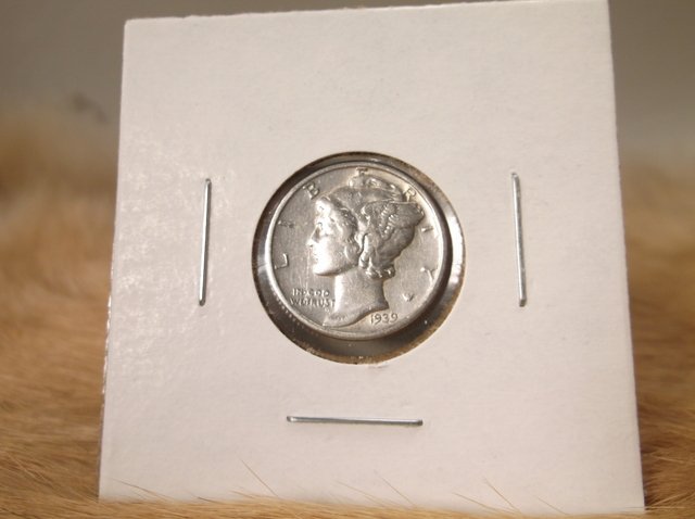 1939 D US Silver Mercury Dime (1 of 1)
