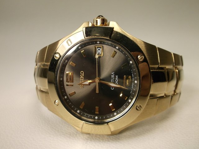 Beautiful Mens Seiko Coutura Wristwatch: gorgeous watch, works but needs a new battery