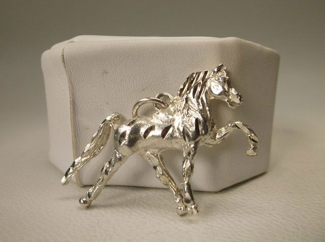Beautiful Large Sterling Silver Horse Pendant (1 of 1)