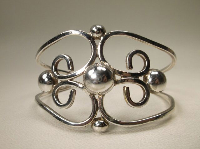 Beautiful Large Sterling Silver Taxco Cuff Bracelet (1 of 2)