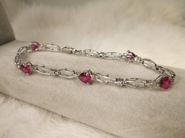 Beaut Sterling Silver Gen Topaz Diamond Bracelet: .