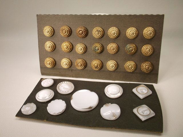 Antique Buttons Lot On Card Sewing (1 of 1)