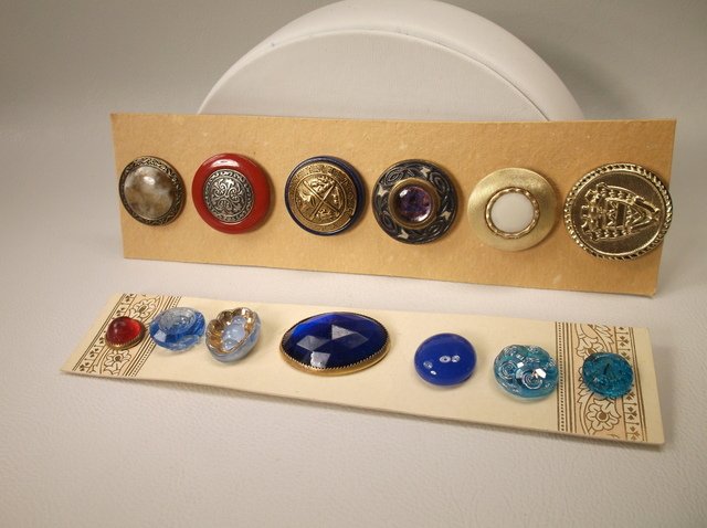 Antique Buttons Lot On Card Sewing (1 of 1)