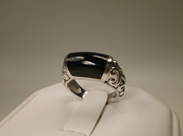 Beautiful Sterling Silver Onyx Ring 6 (1 of 1)
