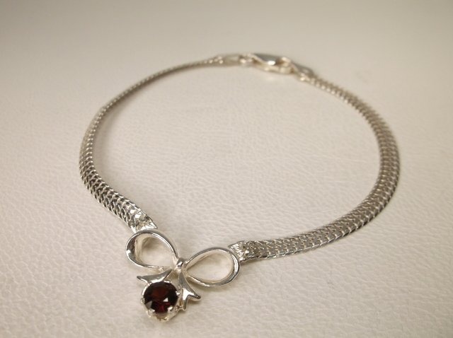 Beautiful Sterling Silver Garnet Bracelet (1 of 1)
