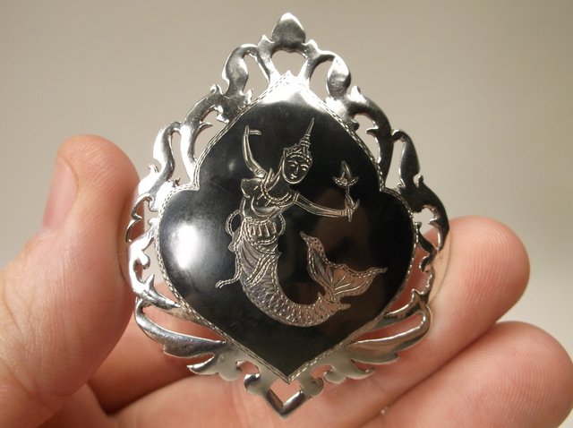 Beautiful Antique Sterling Silver Siam Brooch Large: .