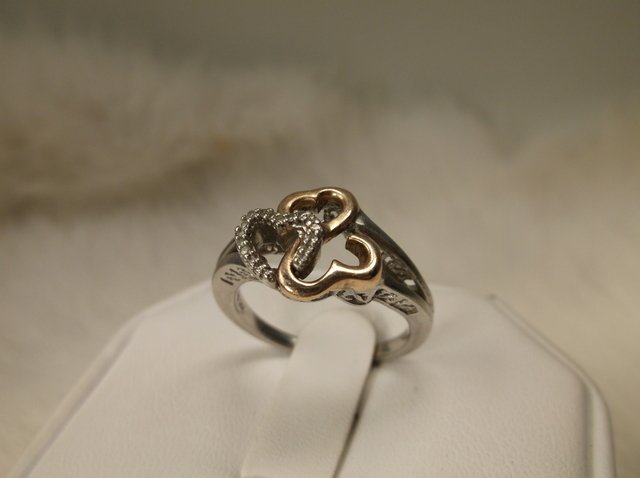 Beaut 10kt Sterling Silver 18 Gen Diamond Ring 7 (1 of 1)