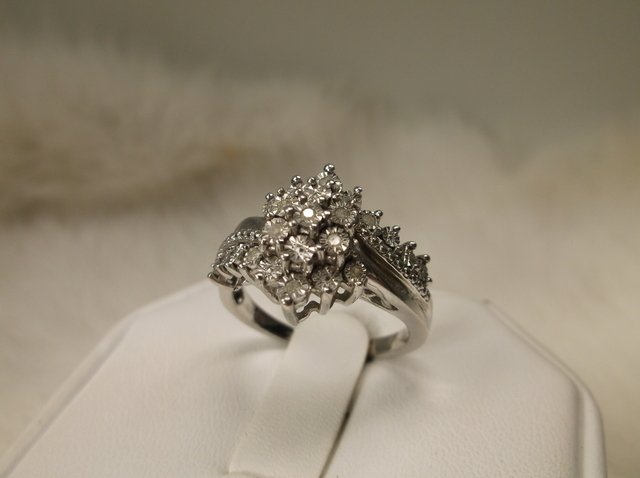 Beaut Sterling Silver 11 Genuine Diamond Ring 6.5 (1 of 1)
