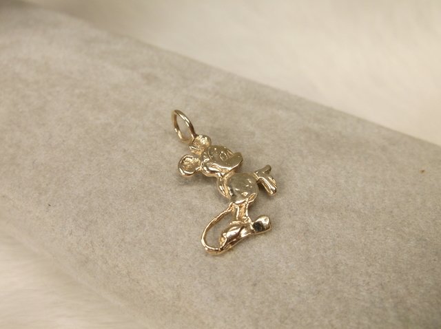 Beautiful 14kt Gold Mickey Mouse Disney Pendant (1 of 1)