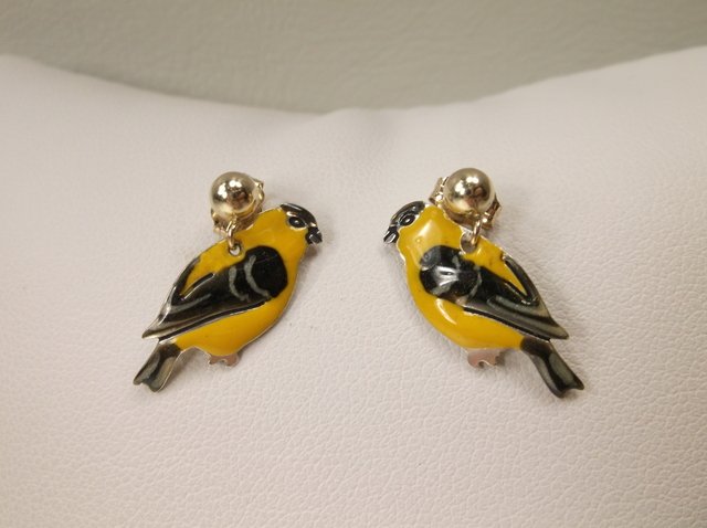Gorgeous 14kt Gold Enameled Bird Earrings Antique (1 of 1)