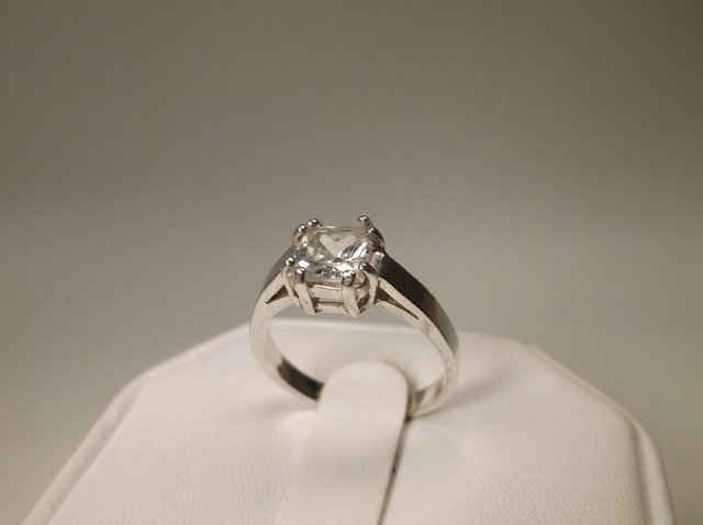 Beautiful Sterling Silver CZ Ring 7 (1 of 1)