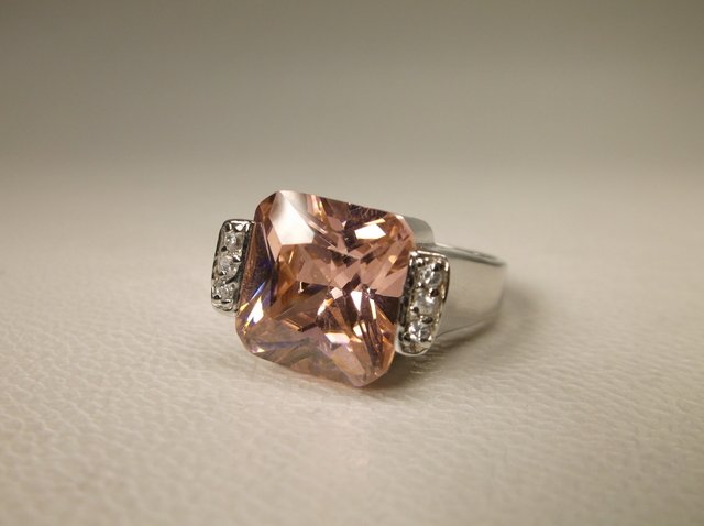 Gorgeous Sterling Silver Pink Stone Ring 7 (1 of 2)