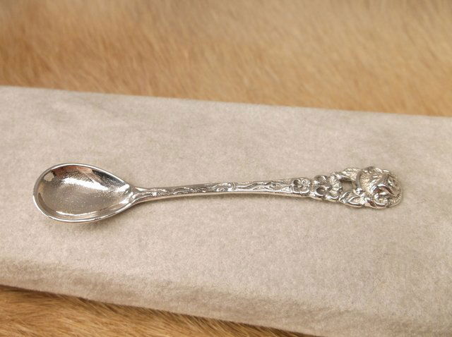 Beautiful Antique Sterling Silver Salt Spoon (1 of 2)