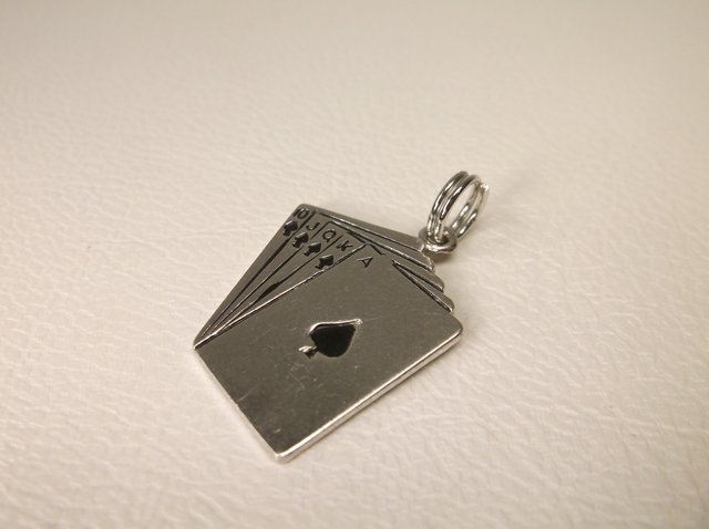 Beautiful Vint Wells Sterling Silver Cards Charm: .