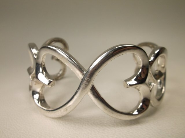 Beautiful Sup Heavy Sterling Silver Heart Cuff Bracelet (1 of 2)