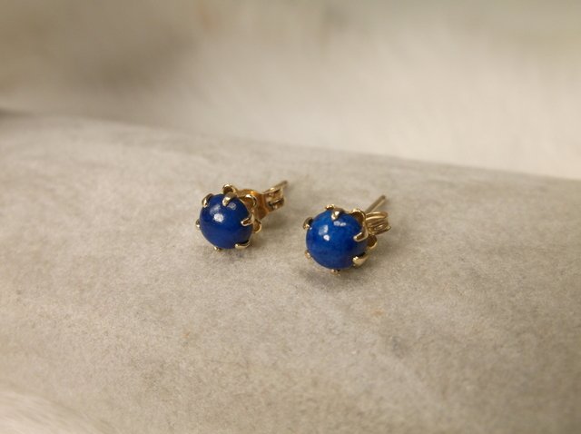 Beautiful 14kt Gold Lapis Earrings w Backings (1 of 1)