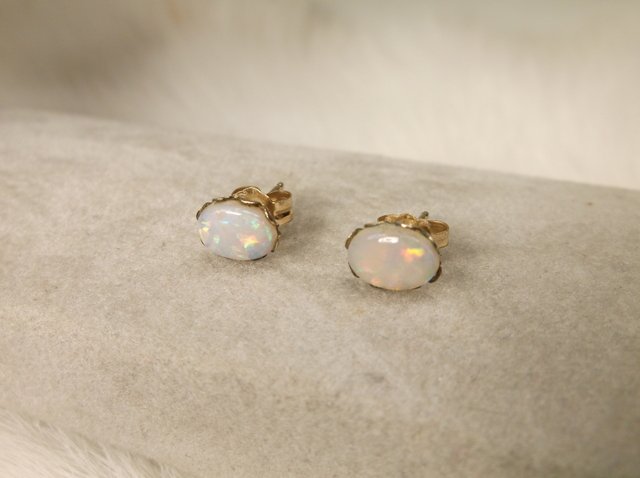 Beautiful 14kt Gold Opal Earrings w Backings (1 of 1)