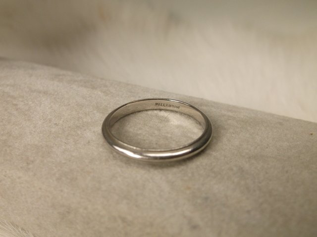 Beautiful Palladium Wedding Band Ring 6.5: .