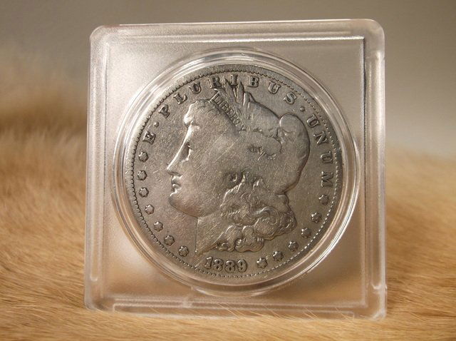 1889 O US Silver Morgan Dollar (1 of 2)