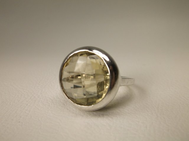 Gorgeous Sterling Silver Yellow Stone Ring 7 TGGC (1 of 2)
