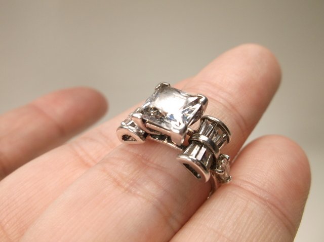 Beautiful Sterling Silver CZ Ring 6.5 (1 of 2)