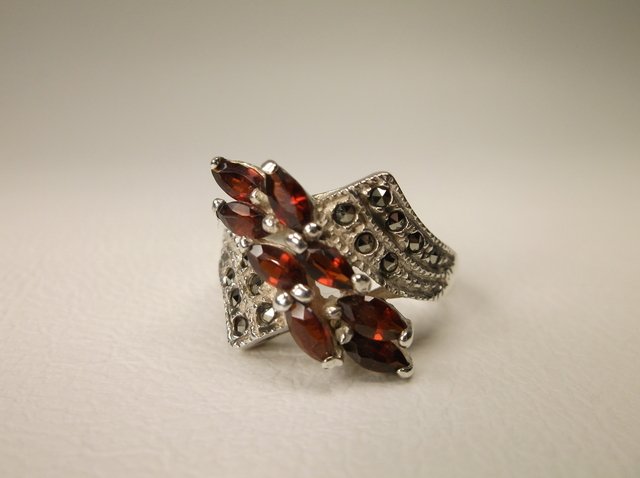 Gorgeous Sterling Silver Garnet Ring 7 (1 of 2)
