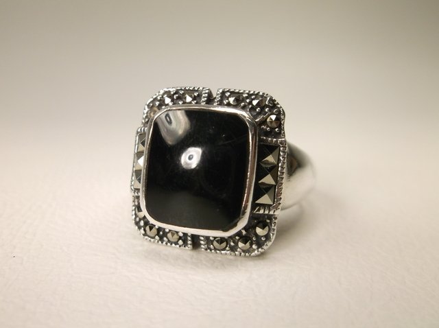 Gorgeous Sterling Silver Onyx Ring 8.5 (1 of 2)